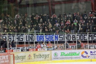 Polizei: 40 Beamte im Derby-Einsatz - Fanprotest aus der Heine-Kurve: Die Fans haben ihren Unmut über Derbys am Dienstag zum Ausdruck gebracht.