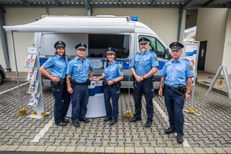 Polizei berät Bürger in Stollberg: Die Sache mit den E-Bikes - Virginia Krügel, Joachim Heißenberg, Romina Proske und Uwe Nerger von der Polizeilichen Beratungsstelle Fachdienst Prävention der Polizeidirektion Chemnitz und der Stollberger Bürgerpolizist Matthias Pecher (v.l.).