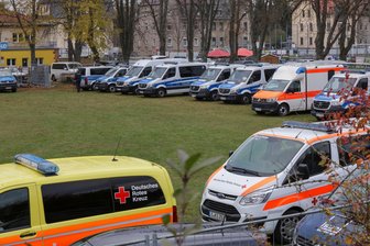 Polizei-Bilanz nach Fußball-Sachsenpokal-Derby zwischen Glauchau und Zwickau: Haftbefehl vollstreckt und Polizeiwagen beschädigt - Die Polizei war mit einem großen Aufgebot im Sportpark an der Meeraner Straße im Einsatz.