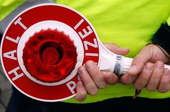 Polizei blitzt Raser in Dorfstadt - Ein Mann ist in Dorfstadt mit 85 Kilometern pro Stunde in einer Tempo-30-Zone von der Polizei gestoppt worden.
