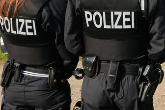 Polizei ermittelt: "Bikini-Mann" spricht Mädchen an -