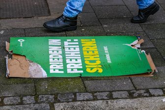 Polizei ermittelt gegen eine Gruppe Jugendlicher im Erzgebirge - Zerstörte Wahlplakate haben auch die Wahlen im Vorjahr überschattet. Erste Meldungen von Zerstörungen gibt es nun auch aus dem Erzgebirgskreis – hier ein Symbolbild. Foto: