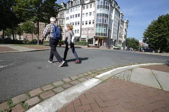 Polizei ermittelt wegen illegalen Zebrastreifens auf dem Kaßberg - Von dem illegalen Zebrastreifen an der Weststraße/Ecke Andréstraße waren am Mittwoch nur noch Reste zu sehen.