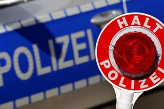 Polizei ertappt mutmaßliche Räderdiebe und stellt Drogen sicher - 