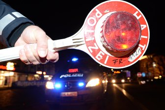 Polizei erwischt betrunkenen Autofahrer im Vogtland - In der Nacht zu Sonntag wurde in Rotschau ein betrunkener Autofahrer ertappt.