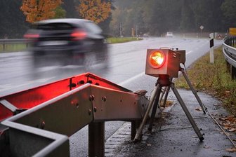 Polizei erwischt Raser auf A 72 - 