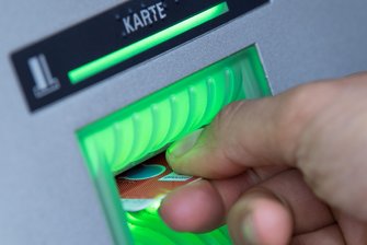 Polizei fahndet nach mutmaßlichem EC-Karten-Dieb - 