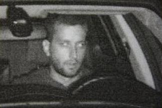 Nach diesem mutmaßlichen Autodieb sucht die Polizei.
