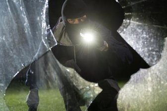 Polizei fasst Metalldieb auf Friedhof -