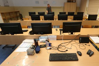 Polizei findet gestohlene Schul-Notebooks in Glauchauer Wohnung - 
