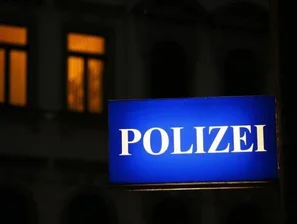 Polizei findet Seniorin mit starker Unterkühlung - 