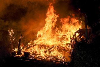 Polizei geht nach Laubenbrand von Brandstiftung aus -