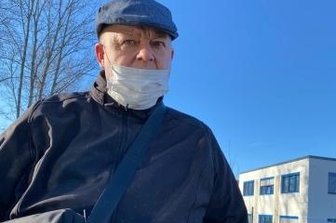 Polizei hofft nach Betrug auf Zeugenhinweise - Die Polizei fahndet gegenwärtig nach diesem Mann.