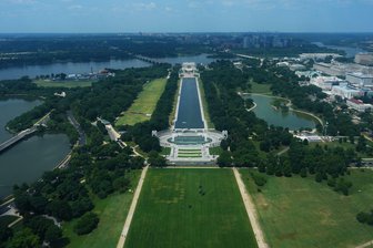 Polizei in Washington untersucht "86 47"-Zeichen im Rasen - Am Sonntag sollen am Lincoln Memorial Feierlichkeiten anlässlich des 80. Geburtstages von Donald Trump stattfinden