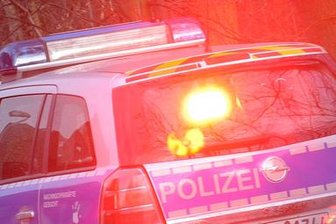 Polizei kontrolliert Frau an Autobahn - gegen sie lag ein Haftbefehl vor -