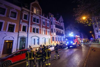 Polizei legt erste Ergebnisse vor: Warum der Brand im Mehrfamilienhaus an der Rudolf-Breitscheid-Straße in Meerane ausgebrochen ist - Die Feuerwehr war an der Rudolf-Breitscheid-Straße in Meerane im Einsatz.