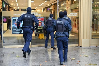 Polizei muss im Zentrum von Chemnitz gleich mehrfach wegen Gewalt und Diebstahl eingreifen - Auf Streife im Zentrum: Beamte einer Sondergruppe sind für die Sicherheit in der Innenstadt zuständig.