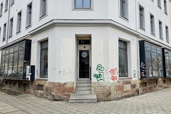 Polizei nennt neue Details zum Angriff von Rechtsextremen auf Chemnitzer Bar - Die Bar „Balboa“ am Brühl in Chemnitz wurde am Freitagabend von einer Gruppe Rechtsextremer angegriffen.