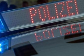 Polizei nimmt Musikanlage nach Ruhestörung mit - Heftigen Widerstand dagegen geleistet, dass Polizisten nach mehrfacher Ruhestörung seine Musikanlage mitnahmen, hat in der Nacht zu Dienstag ein junger Mann in Rochlitz.