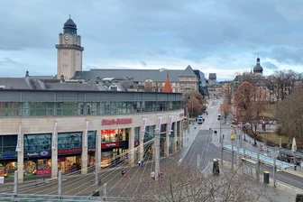 Polizei rückt mit mehreren Einsatzfahrzeugen im Plauener Stadtzentrum an: Was war geschehen? - Im Bereich Nonnenturm stoppten mehrere Einsatzfahrzeuge.