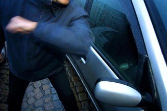Polizei schnappt zwei Autodiebe -