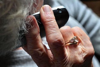 Polizei: Schockanruf ist im Erzgebirge Betrugsmasche Nummer 1 - Gefahr am Telefon: Aus dem Erzgebirgskreis haben sich allein in diesem Jahr schon 62 Betroffene von sogenannten Schockanrufen bei der Polizei gemeldet. 