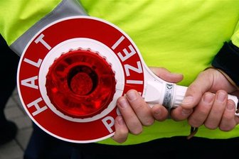 Polizei stellt zahlreiche Verstöße bei Verkehrskontrolle Am Kalten Muff fest -