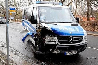 Polizei sucht nach Verfolgungsfahrt mit fünf Verletzten weitere Geschädigte -