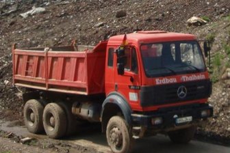 Polizei sucht per Foto nach Mercedes-Kipper - 
