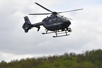 Polizei sucht Vermisste in Chemnitz mit Hubschrauber - Ein Hubschrauber kreiste in der Nacht über Chemnitz.