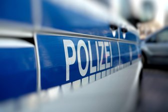 Polizei sucht Zeugen nach gefährlichem Überholvorgang in Klingenthal - Bei Klingenthal soll ein Opel-Fahrer auf gefährliche Weise überholt haben.