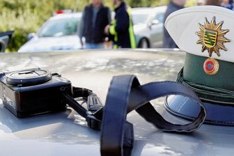 Polizei sucht Zeugen nach Unfallflucht - Zu einer Unfallflucht kam es in Steinpleis.