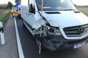 Polizei sucht Zeugen zu tödlichen Unfällen - Der Transporter erfasste die Radfahrerin auf der S201.