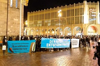 Polizei trennt Protestierende in der Chemnitzer Innenstadt - Die angemeldete Gegendemonstration organisiert von "Chemnitz Nazifrei"