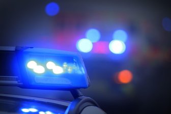 Polizei trennt rivalisierende Gruppen in Torgau - Zwei rivalisierende Gruppen in Torgau beschäftigten die Polizei. (Symbolbild)