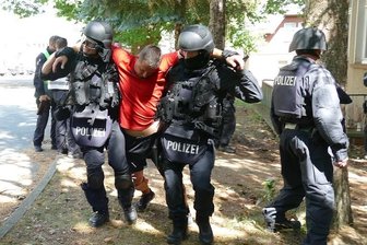 Polizei und Rettungsdienst üben Vorgehen bei gefährlichen Einsätzen - Polizei und Rettungsdienst haben am Mittwoch in Mittweida das Verhalten in lebensbedrohlichen Einsatzlagen geübt.