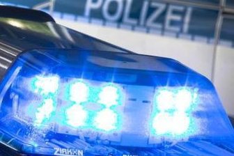 Polizei verhaftet Dieb in Fernreisebus auf A 72 - Vergangene Nacht haben Beamte der Bundespolizei einen Mann gesuchten Dieb auf dem Parkplatz Magwitz an der A 72 festgenommen.