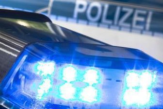 Polizei verhindert Versammlung vor Impfzentrum - Eine nicht angemeldete Versammlung vor dem Impf- und Testzentrum rief die Polizei Mittweida auf den Plan.