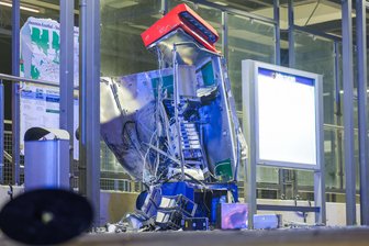 Polizeidirektion Zwickau meldete verstärkt Explosionen an Zigaretten-, Geld- und Fahrkartenautomaten - In Hohenstein-Ernstthal wurde im Dezember 2024 am Bahnhof ein Fahrkartenautomat gesprengt.