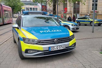 Polizeieinsatz an den Plauener Kolonnaden: Was war geschehen? - Gleich drei Streifenwagen hielten an den Kolonnaden.