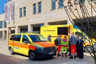 Polizeieinsatz an der Plauener Stadt-Galerie: Das war der Grund - Rettungsdienst und Polizei mussten sich an der Stadt-Galerie um einen jungen Mann kümmern, der ausgetickt war und um sich schrie.