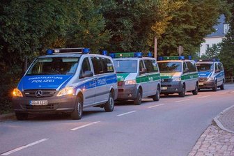 Polizeieinsatz an der Teichpromenade: Zwei Gruppen geraten aneinander - Vier Verletzte -