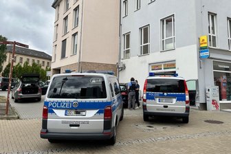 Polizeieinsatz in der Zwickauer Innenstadt: Drogen im Wert von 5000 Euro sichergestellt - Der Einsatz an der Bahnhofstraße dauerte mehrere Stunden.