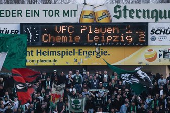 Polizeieinsatz mit Helikopter zum Hochrisikospiel Plauen gegen Chemie Leipzig: So fällt die Bilanz aus - Am Wochenende begegneten sich der VFC Plauen und die BSG Chemie Leipzig. Das Hochrisikospiel, das Leipzig für sich entschied, war von einem großen Polizeieinsatz begleitet.