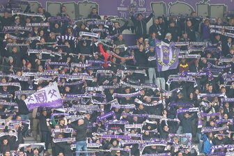 Polizeieinsatz nach Aue-Spiel: Wegen gefährlicher Körperverletzung, Bedrohung und Beleidigung muss nun ermittelt werden. - Die Fans des FCE konnten im ersten Heimspiel am Sonnabend keinen Sieg unter Neu-Cheftrainer Jens Härtel feiern..