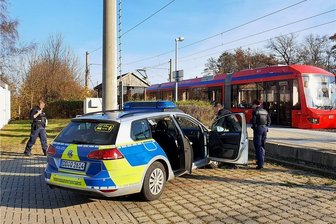Polizeieinsatz wegen Schlägerei in Citybahn - Die Polizei musste am Donnerstagmittag zum Haltepunkt der Citybahn in Pfaffenhain ausrücken.