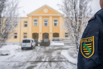 Polizeifachschule in Schneeberg: Warum gibt es Rassismus-Vorwürfe gegen Auszubildende? - An der Polizeifachschule Schneeberg gab es Vorfälle wegen extremistischen und rassistischen Gedankenguts.