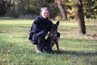 Polizeihund spürt mutmaßliche Kupferdiebe auf - Die Polizeihündin Nina konnte am Samstag ihren Spürsinn unter Beweis stellen