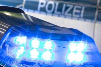 Polizeikontrolle auf Plauener Parkplatz: Was suchte die Polizei? - Eine größere Polizeikontrolle hat es am Dienstagabend auf einem Parkplatz in Plauens Stadtzentrum gegeben.