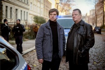 Polizeiruf-Kolumne: Viel Ost-Klischee! Auch viel Wahres - Neue Kommissare in Halle: Michael Lehmann (Peter Schneider, links) und Henry Koitzsch (Peter Kurth). 